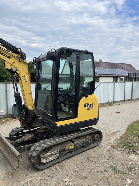 A Yanmar SV26 minikotró zárt vezetőfülkéje